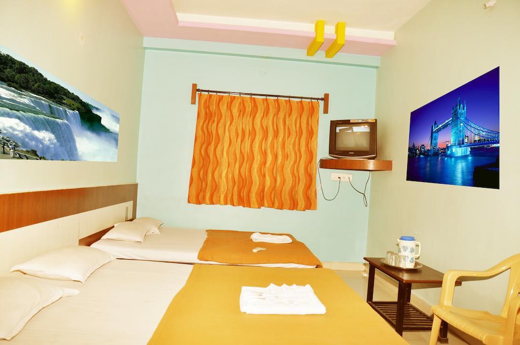 Hotel Sai Darshan Shirdi Room photo
