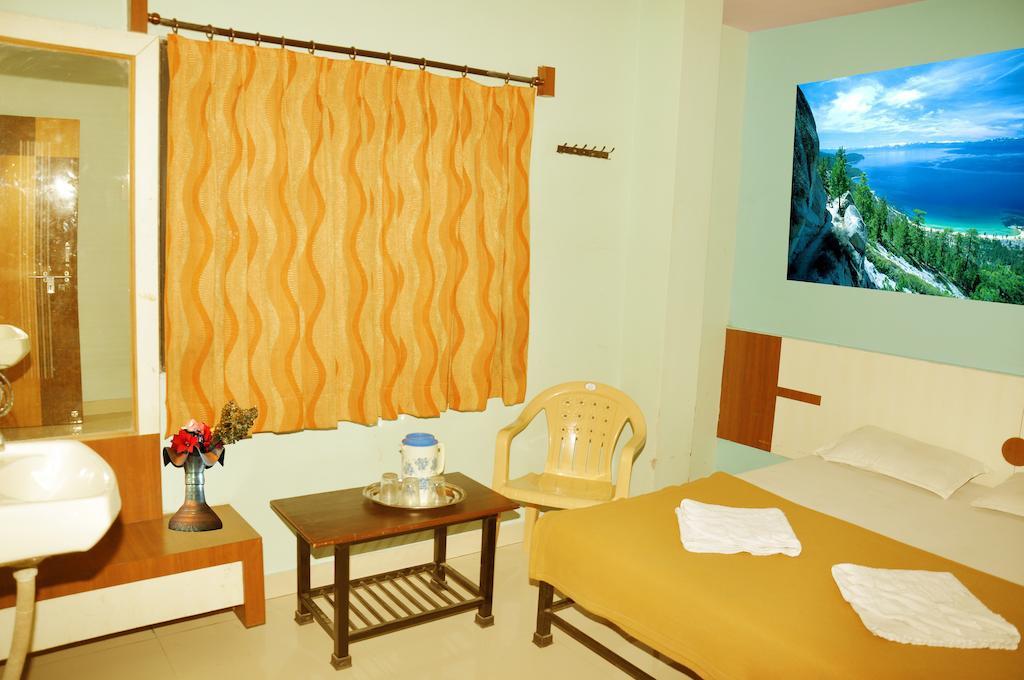 Hotel Sai Darshan Shirdi Room photo